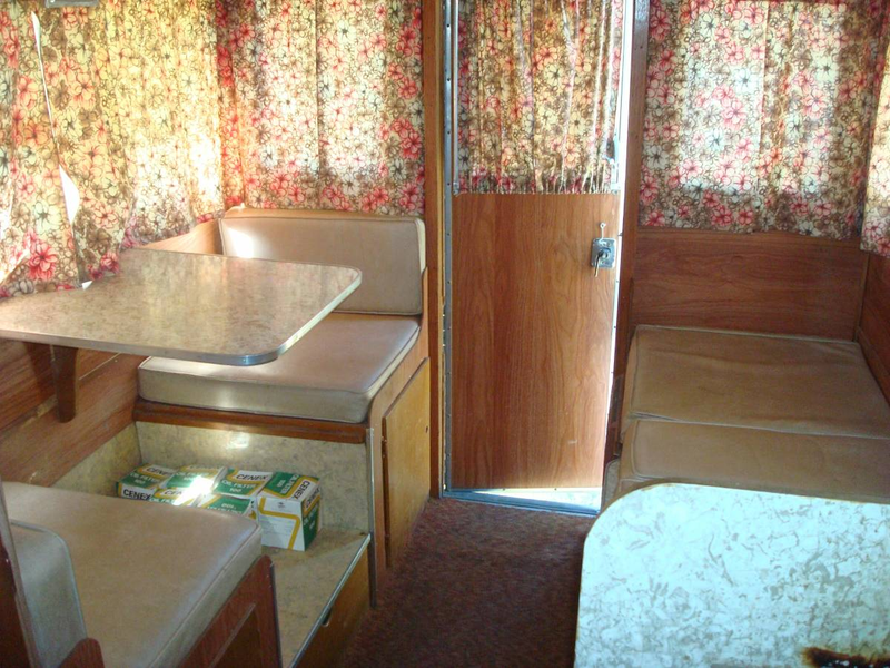 Illustration for article titled For $3,250, Could This 1961 International C-120 Camper Help You Get Away From It All?